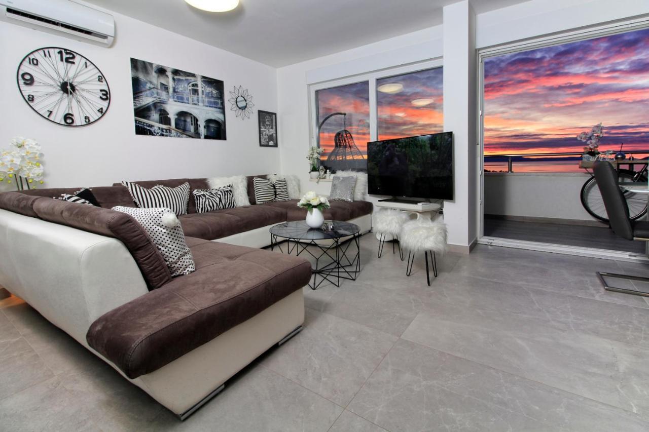 New Penthouse 150 M2 With Private Jacuzzi, Beautiful Sea, City And Island View