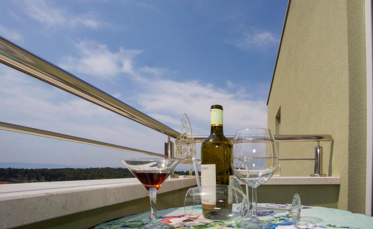 New Penthouse 150 M2 With Private Jacuzzi, Beautiful Sea, City And Island View *