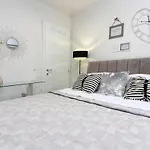 New Penthouse 150 M2 With Private Jacuzzi, Beautiful Sea, City And Island View