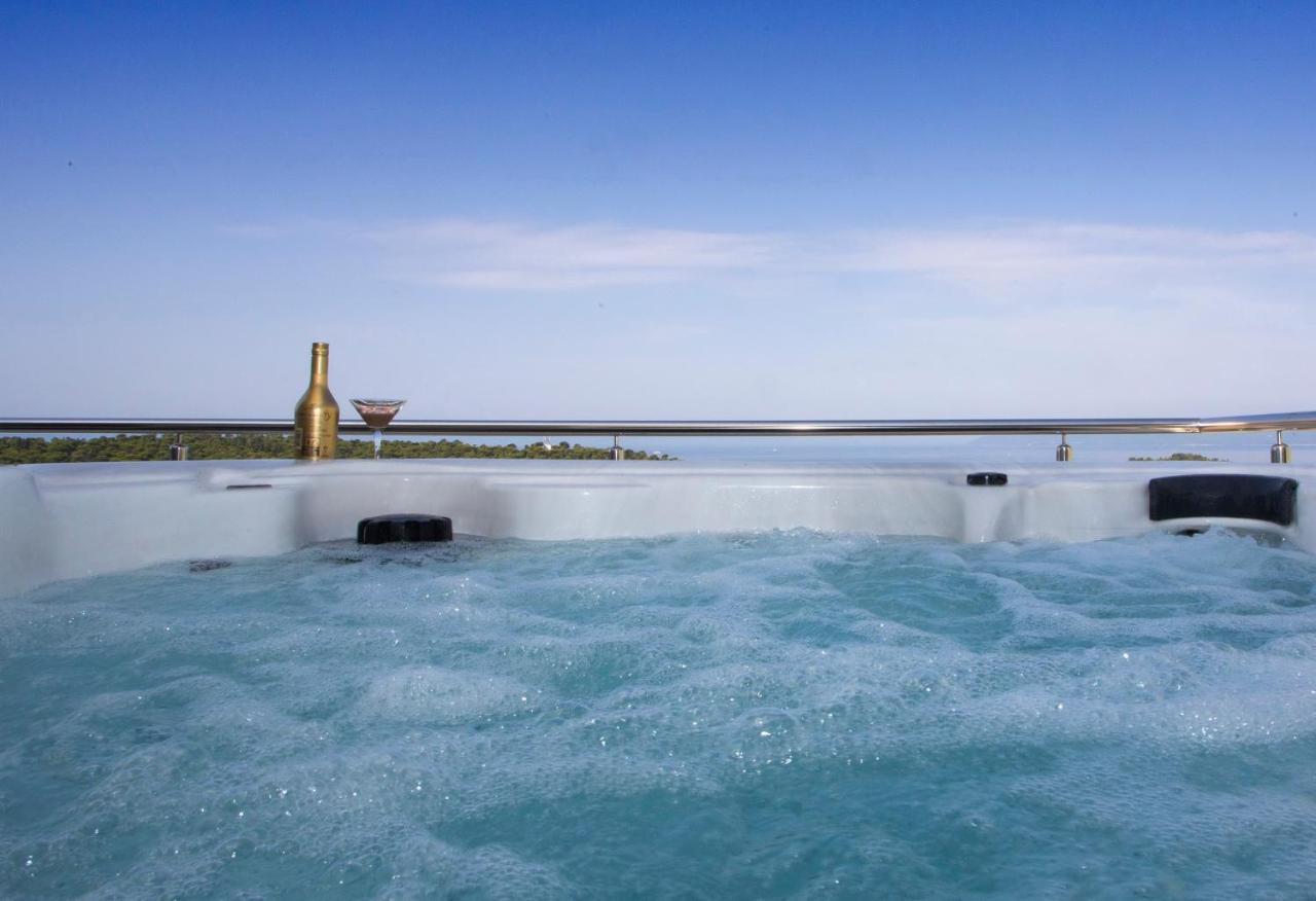 New Penthouse 150 M2 With Private Jacuzzi, Beautiful Sea, City And Island View Makarska