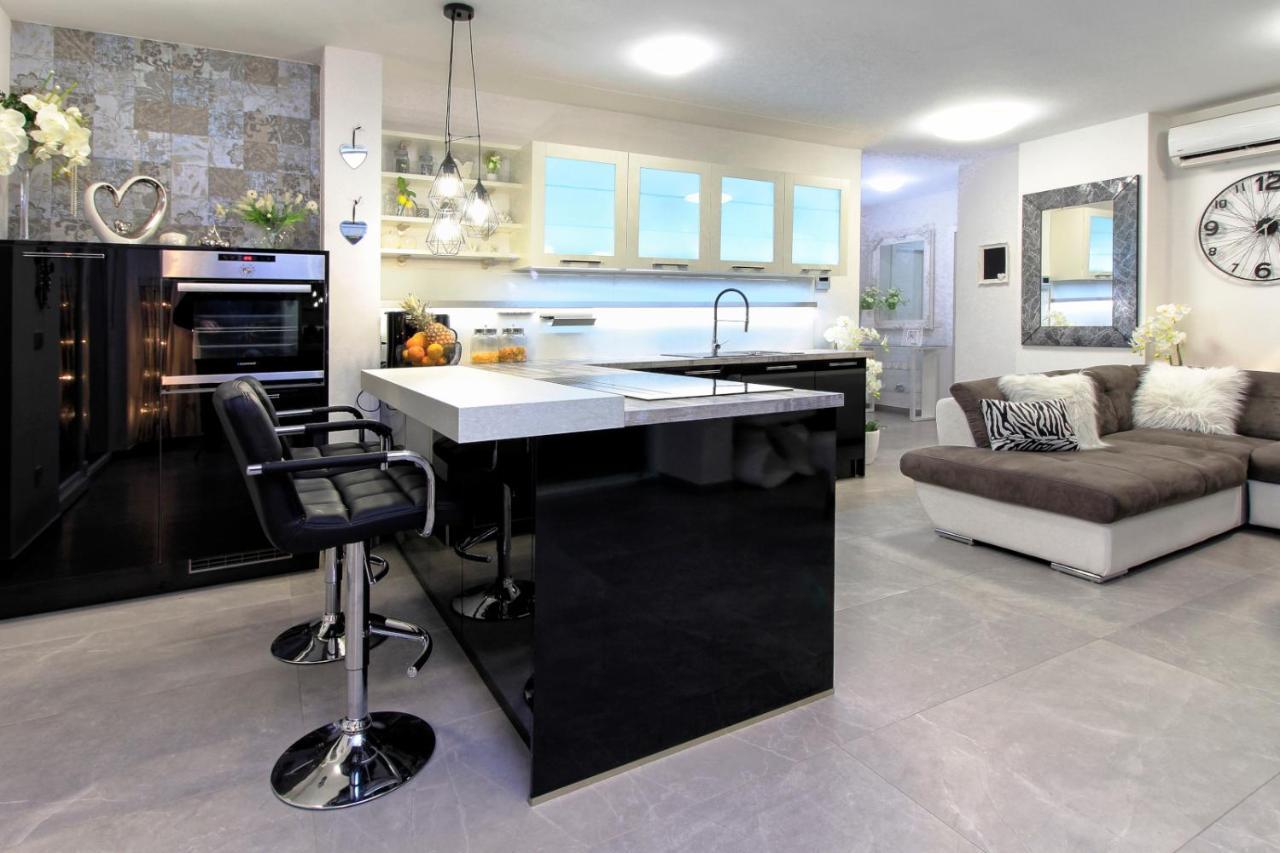 New Penthouse 150 M2 With Private Jacuzzi, Beautiful Sea, City And Island View
